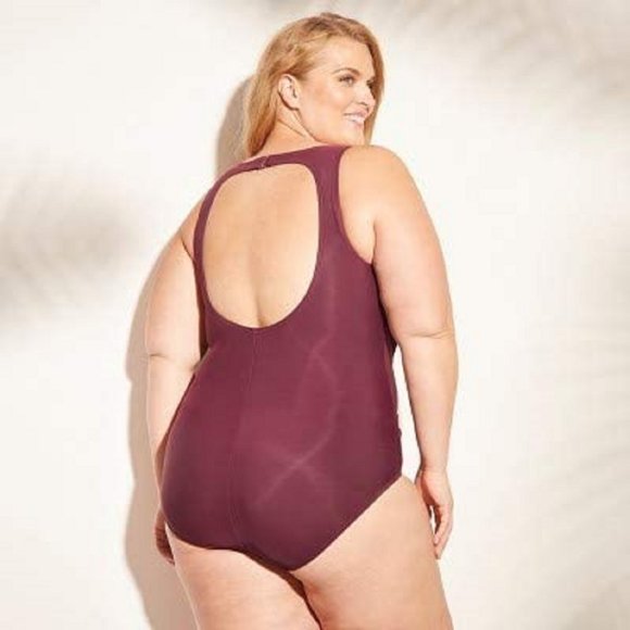 Women's Plus Size Mesh Inset One Piece Swimsuit - Picture 2 of 2
